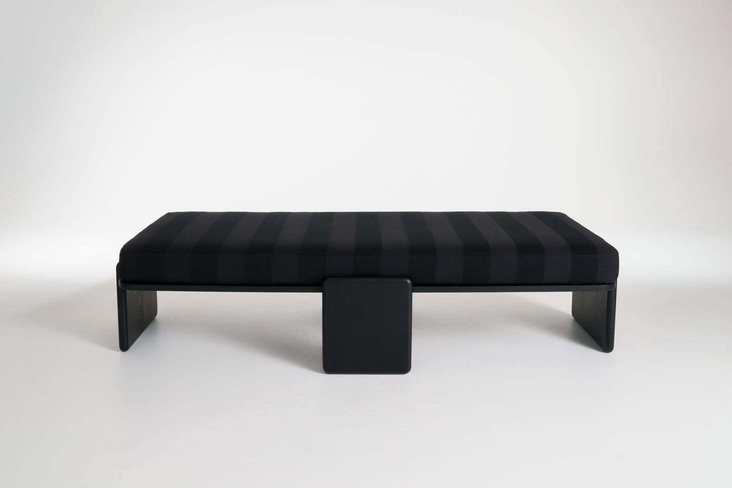 NANA Daybed - Stripes black / black (by kvadrat / Raf Simons)